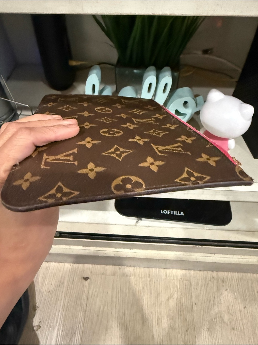 Louis Vuitton - Picture 4 of 12